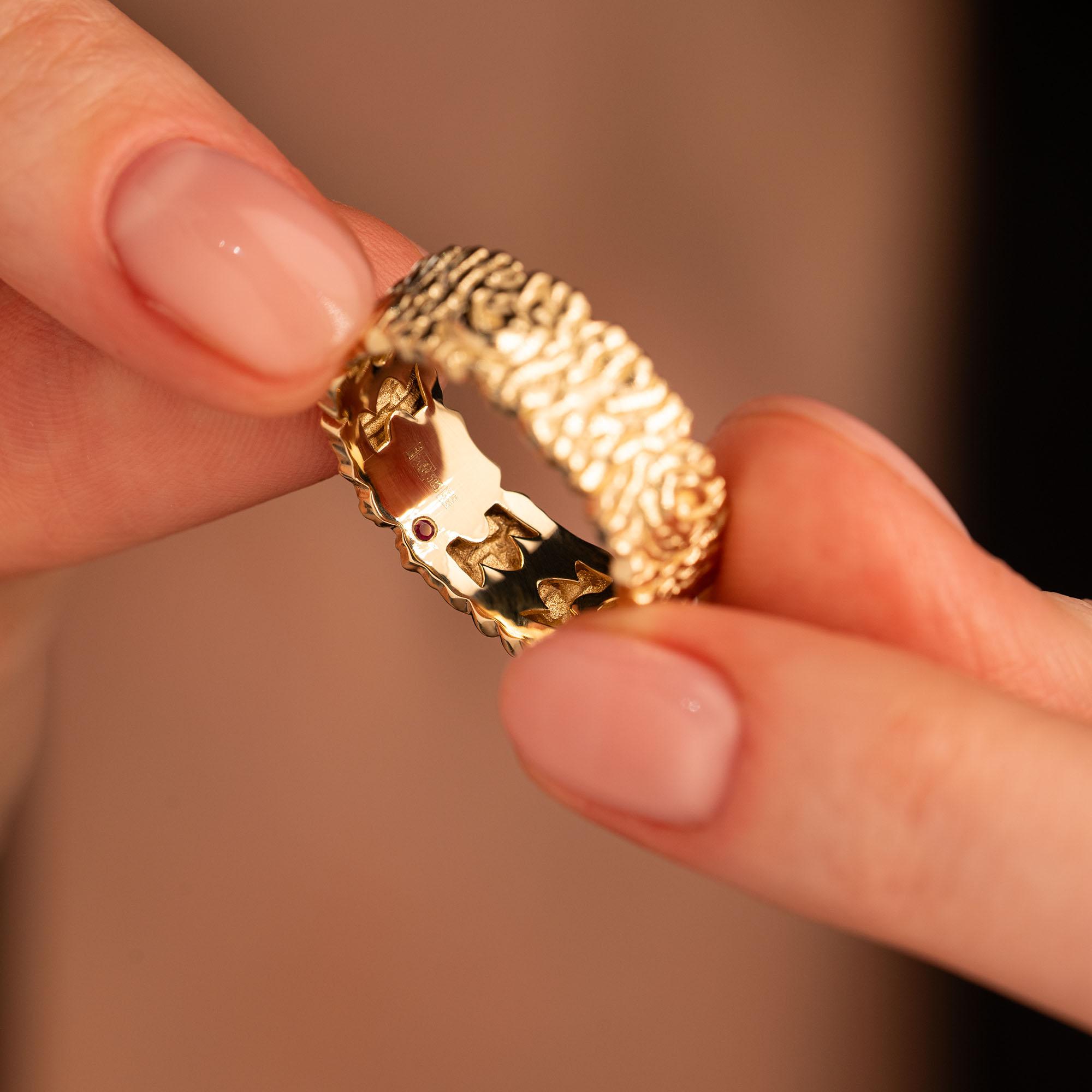 Кольцо из желтого золота с рубином 9311068