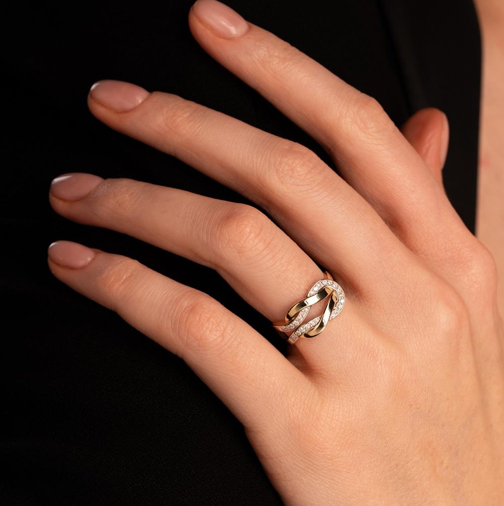 Дизайнерское кольцо из золота с бриллиантами 931968Б