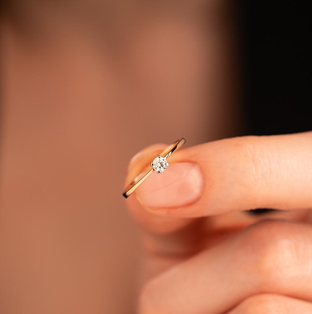 Кольцо из золота с бриллиантом 911049Б