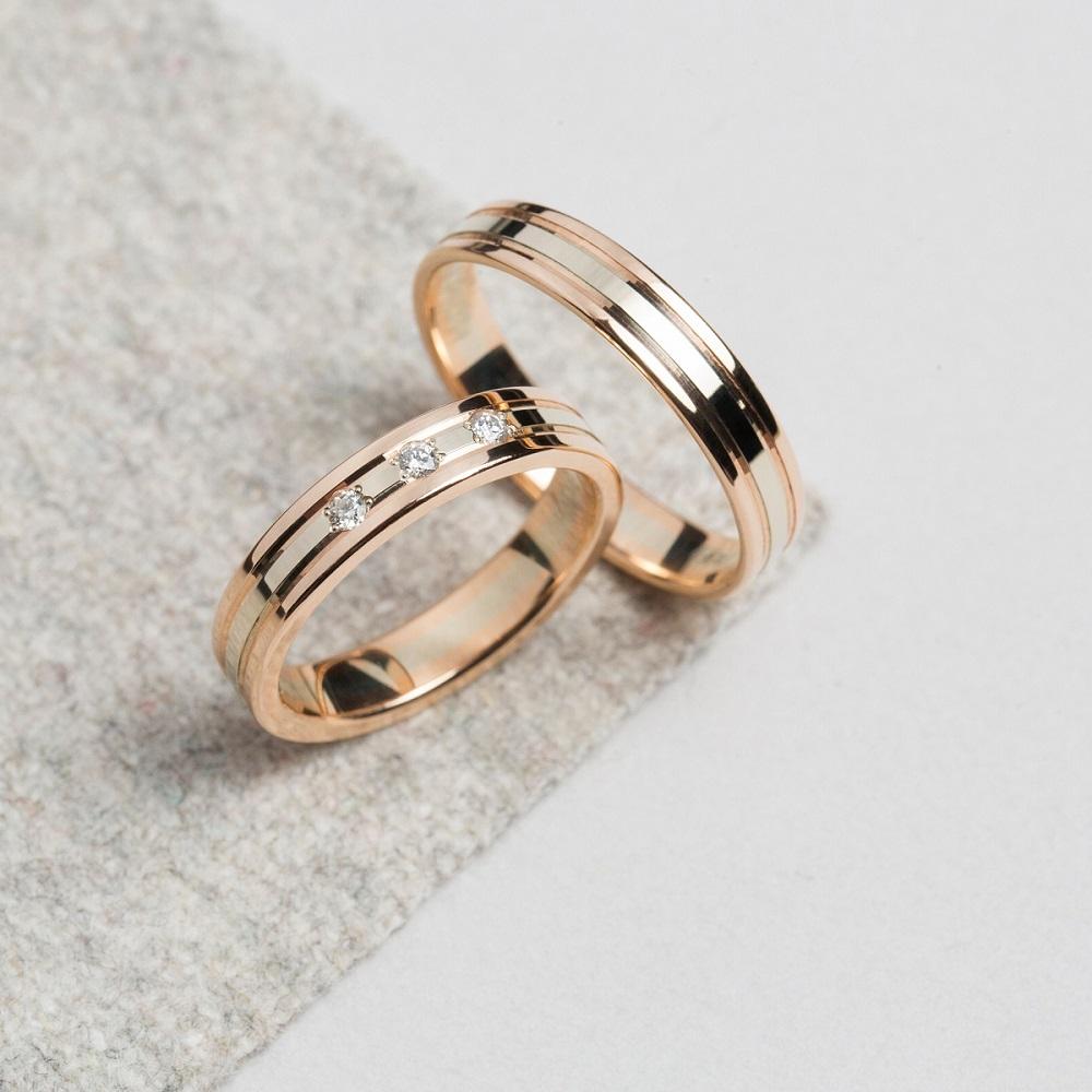 Обручальное кольцо двухсплавное с бриллиантами 452-030-317