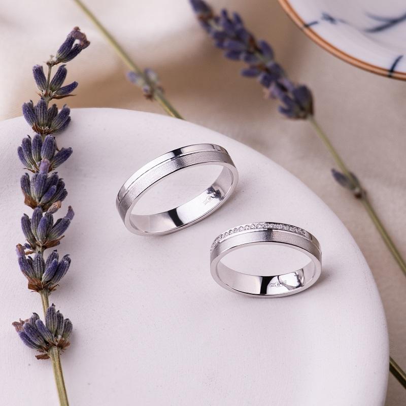 Обручальное кольцо из белого золота 210-000-395