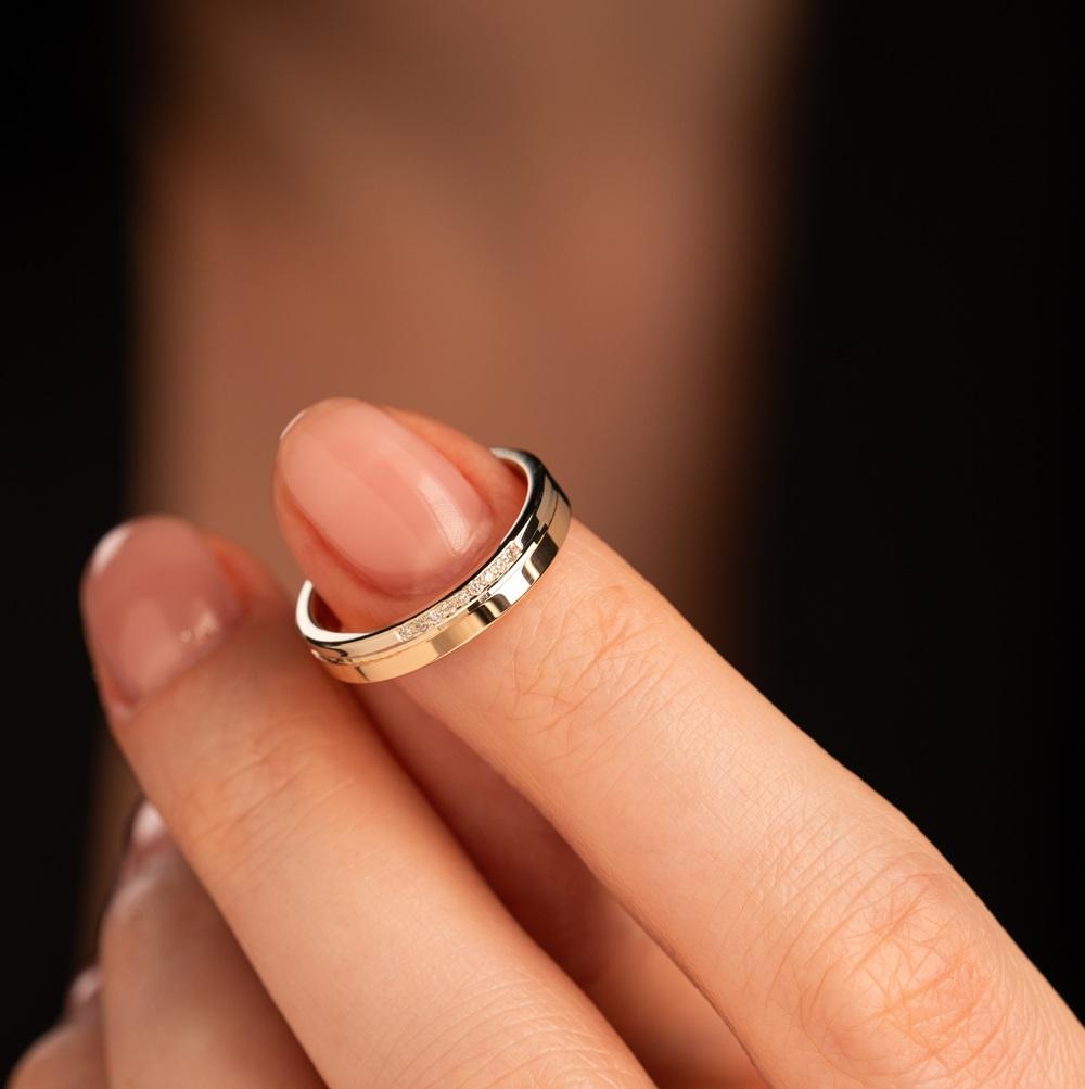 Обручальное кольцо с бриллиантами 432-090-332