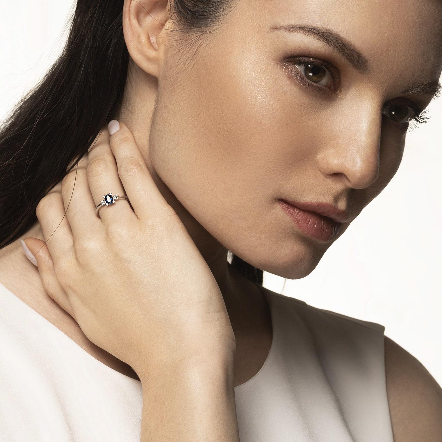 Кольцо из золота с сапфиром 921647С