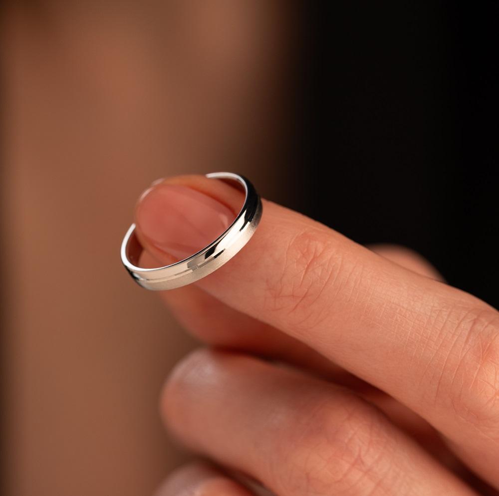 Обручальное кольцо из белого золота 210-000-316