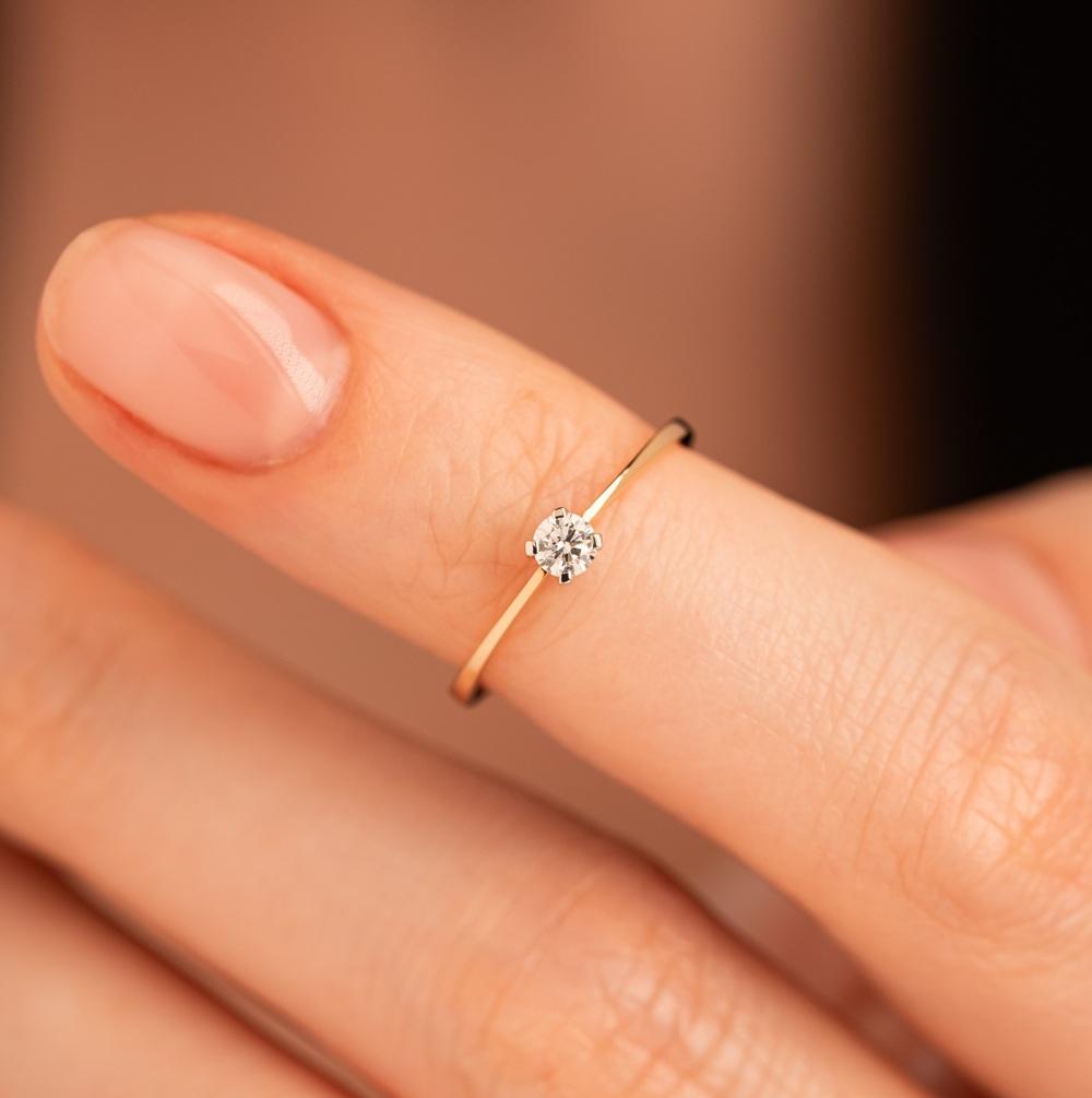 Кольцо из золота с бриллиантом 911049Б