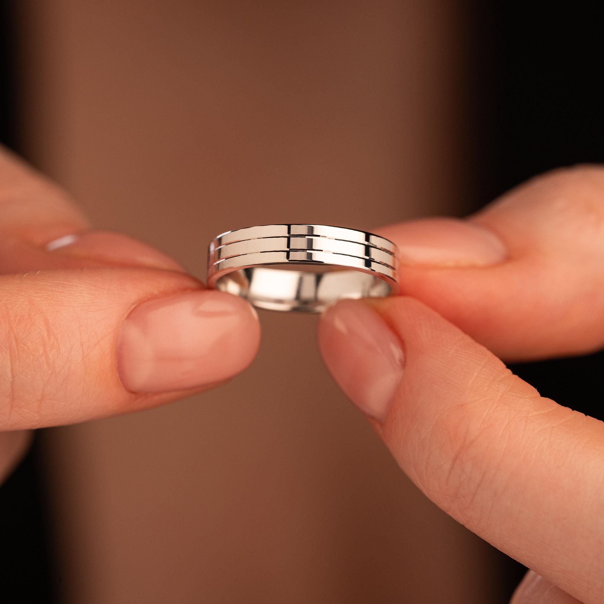 Обручальное кольцо 210-000-903